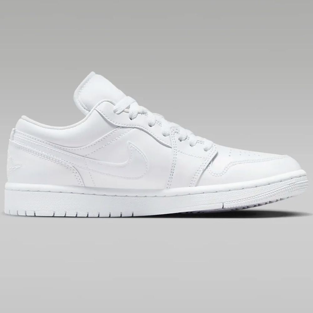🔥Nike Women’s Air Jordan 1 Low Sneakers